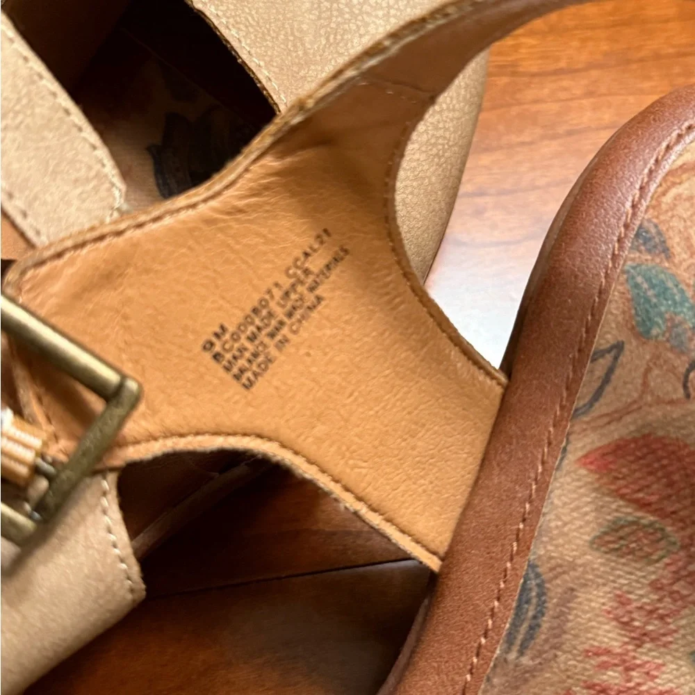 boc Beige/Tan Slingback Clog Heels - Picture 2 of 7